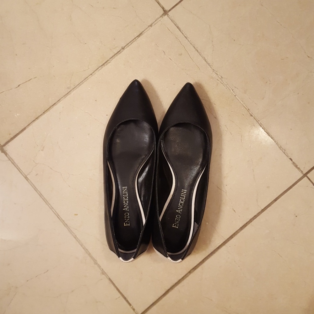 Enzo Angiolini Black Pointed Toe Leather Flats
